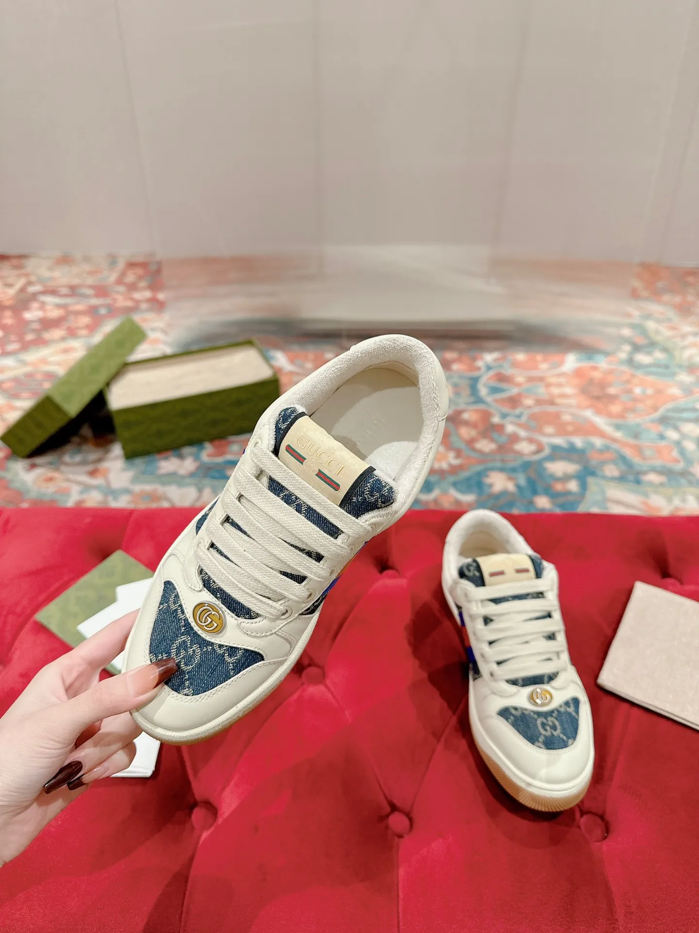 👟👟Ex-factory price 560👟👟 Men ➕10 Gucci————Purchase version GG series distressed dirty shoes-hot style is coming! 9 times out of 10 sales, you will definitely get the money. Ready stock! Spot goods! Spot goods! New colors added - the ultimate version on the market! Purchase the original version and develop it... fabric, material, outsole, and details can be compared at will! Open-mold Swarovski one-to-one replica rhinestone chain...Metal cherry pendant...Metal double G crystal cylindrical mark...Gucci original customized narrow webbing...Super flash series - flash diamond chain. The cherry decoration is detachable and can be changed into two to match with each other to show your personality. Exclusive color-brushed cowhide fabric. Hand-made distressed is very textured and has a sense of luxury! The details of the workmanship can be seen in the drawings, and no line is missed. The original terry cloth is delicate, soft and more comfortable and breathable. The privately stamped two-color original TPU outsole (lower layer is wider and the upper layer is narrower). Matching packaging⭐️ Size: Female 35-40 Male 39-44 (Female 41 Male 45 customized)